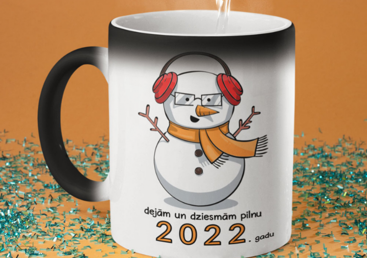 Krūze "Dejām un dziesmām pilnu 2022. gadu!"