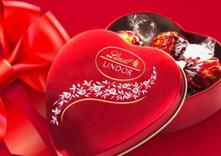 "LINDT LINDOR" šokolādes sirsniņa, 62g