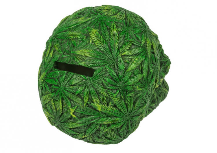 Galvaskausa formas krājkase "Cannabis"