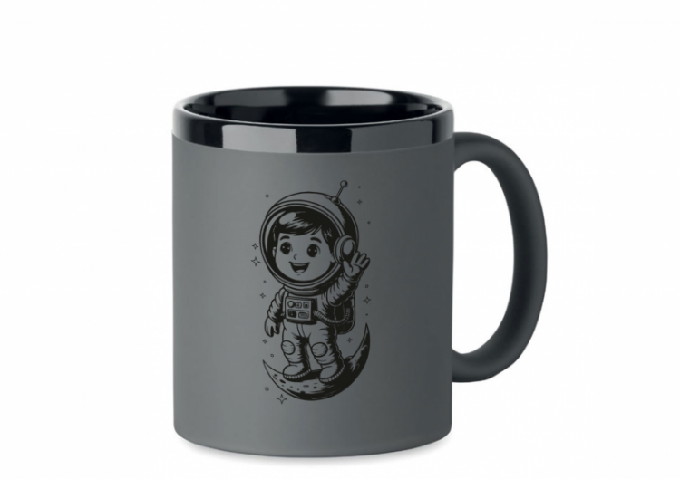 Krūze ar gravējumu "He is an astronaut"