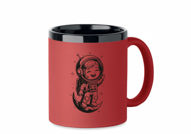 Krūze ar gravējumu "She is an astronaut"