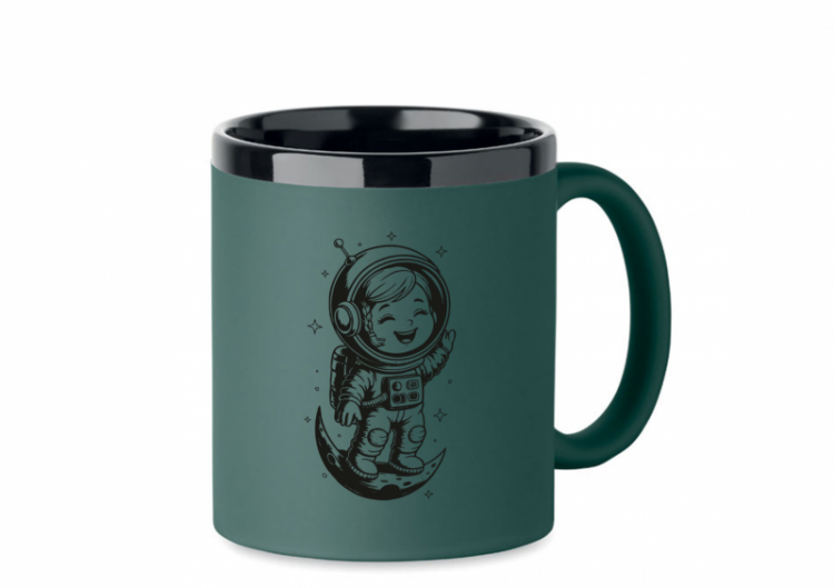 Krūze ar gravējumu "She is an astronaut"