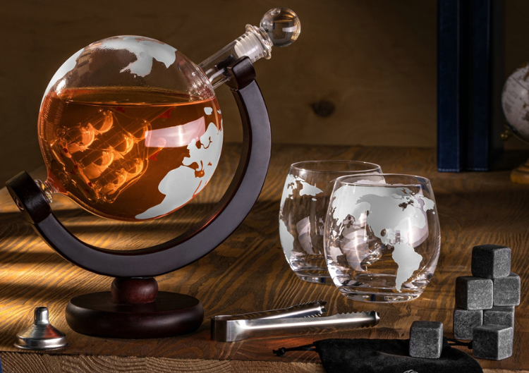 Globusa formas karafe ar 2 glāzēm DELUXE