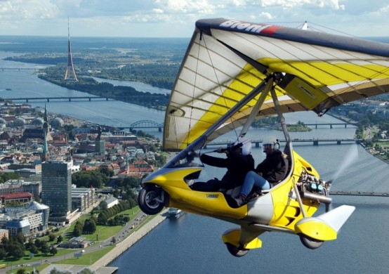 Testa lidojums ar deltaplānu virs Rīgas