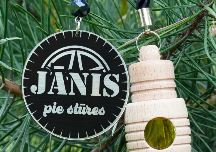 Automašīnas atsvaidzinātājs "Jānis pie stūres"