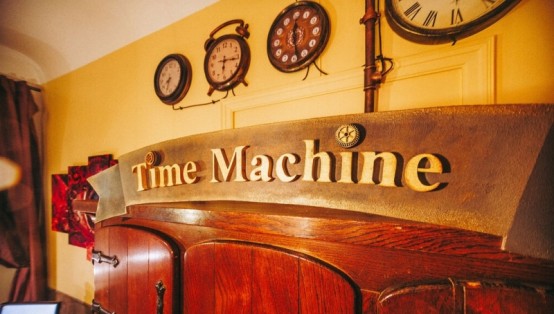 Izlaušanās spēle - Laika mašīna