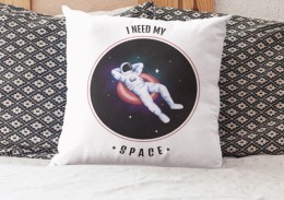 Spilvendrāna "I need my space"