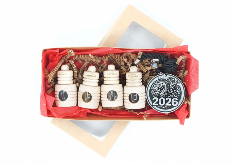 Automašīnas gaisa atsvaidzinātāju komplekts "Zirga gads - 2026"