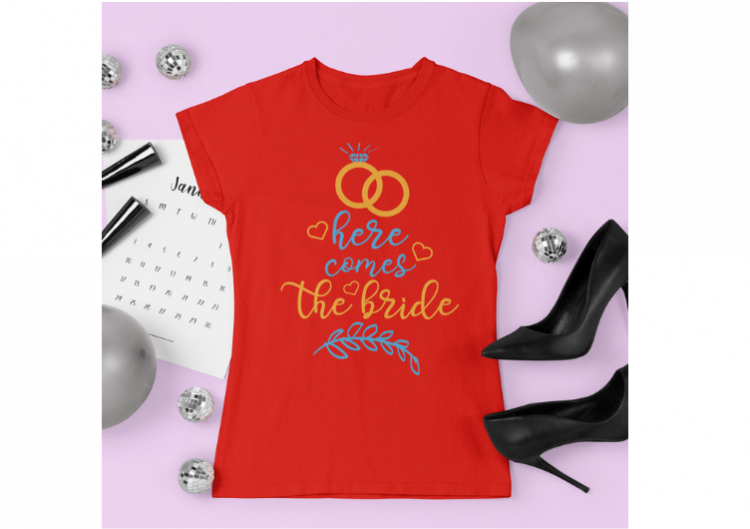 Sieviešu t-krekls "Here comes the bride"