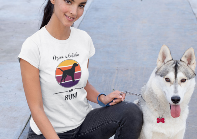 Sieviešu t-krekls "Dzīve ir labāka ar suni"