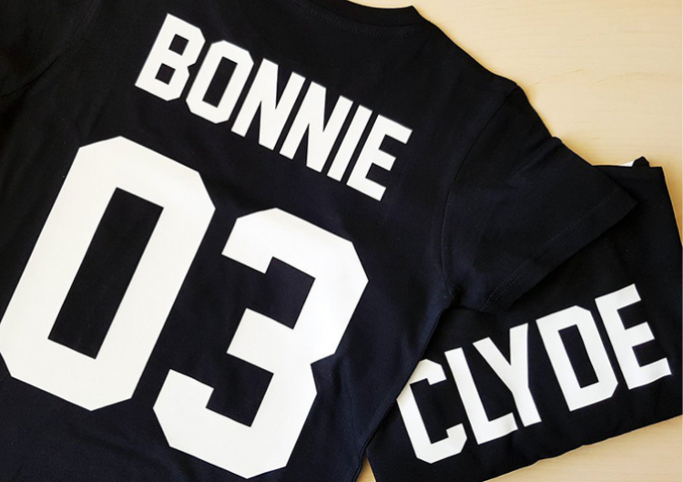 T-kreklu komplekts "Bonija un Klaids" ar Jūsu izvēlētiem numuriem