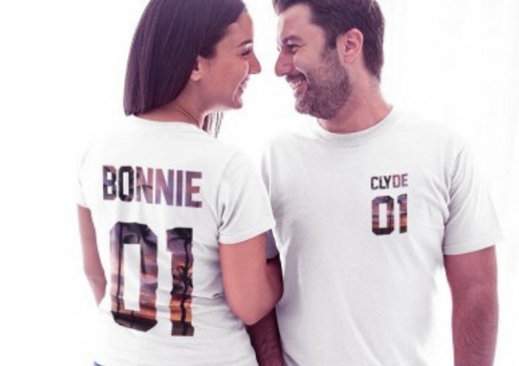 T-kreklu komplekts "Bonnie & Clyde Hawaii" ar Jūsu izvēlētu numuru