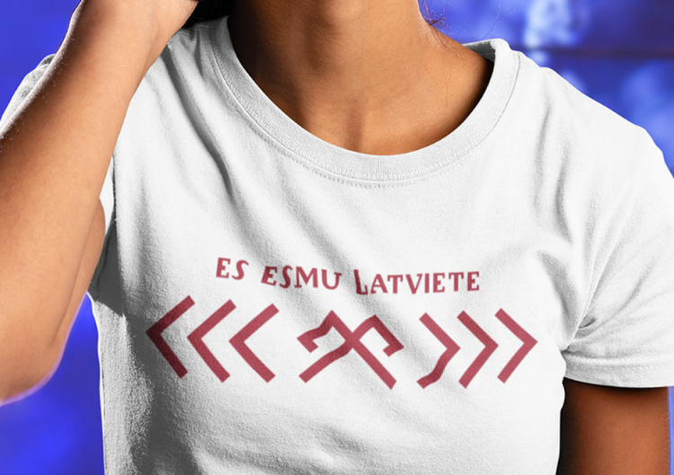 Sieviešu T-krekls "Es esmu Latviete"