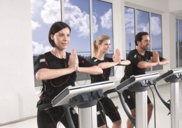 Muskuļu elektrostimulēšana sporta un veselības studijā Fit20