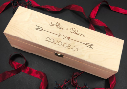 Koka kaste pudelei "Mīlestība" ar Jūsu izvēlētiem vārdiem un datumu
