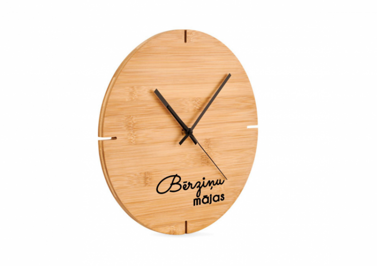 Bambusa sienas pulkstenis "Mājas" ar Jūsu izvēlētu uzvārdu