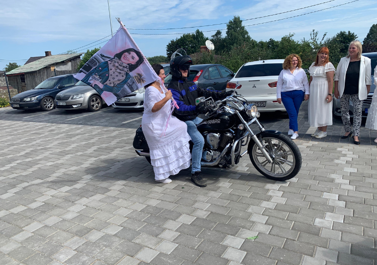 Aizraujošs motocikla izbrauciens ar pieredzējušu vadītāju (30min)