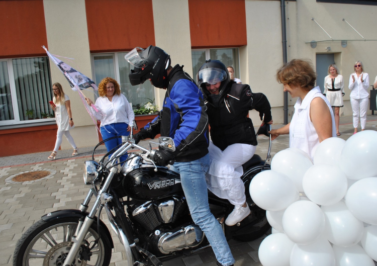 Aizraujošs motocikla izbrauciens ar pieredzējušu vadītāju (30min)