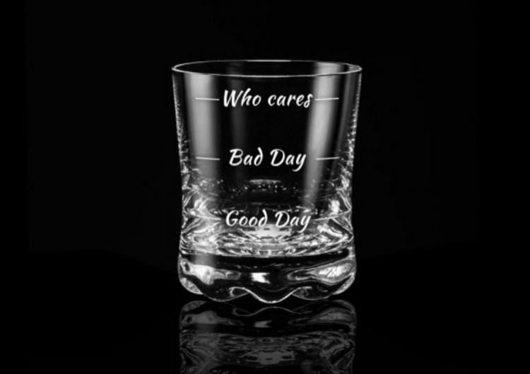 Viskija glāze "Who cares"